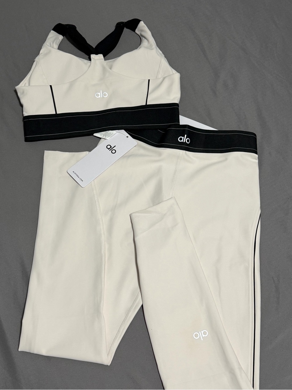 alo Cream & Black Sports Bra + Leggings Set - Picture 2 of 2